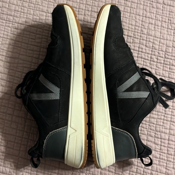 Vionic black tennis shoe Rechelle. Black. 8.5. Dark grey logo - Picture 3 of 9